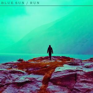 ดาวน์โหลดและฟังเพลง Run พร้อมเนื้อเพลงจาก Blue Sun