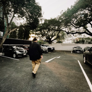 Dengarkan lagu มาหาฉันเพราะความเหงาแต่กลับไปหาเขาเพราะความรัก nyanyian T-BIGGEST dengan lirik