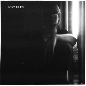 ดาวน์โหลดและฟังเพลง You You You พร้อมเนื้อเพลงจาก Roxy Jules