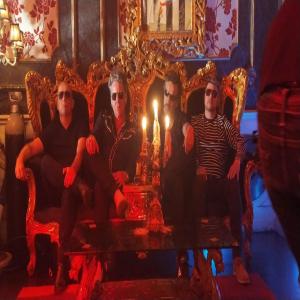 Listen to Discotheque song with lyrics from Cosmetica