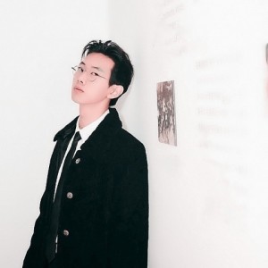 白谭 ดาวน์โหลดและฟังเพลงฮิตจาก 白谭