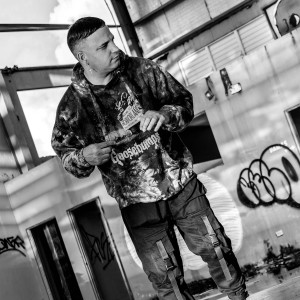 ดาวน์โหลดและฟังเพลง Me Pones Mal (Explicit) พร้อมเนื้อเพลงจาก Findy La Sensación