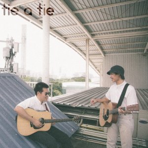 ดาวน์โหลดและฟังเพลง บนเก้าอี้สีขาว พร้อมเนื้อเพลงจาก tie a tie