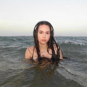 收聽Elba的4 de la mañana歌詞歌曲