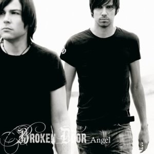 ดาวน์โหลดและฟังเพลง Angel (Rask Radio Edit) พร้อมเนื้อเพลงจาก Broken Door