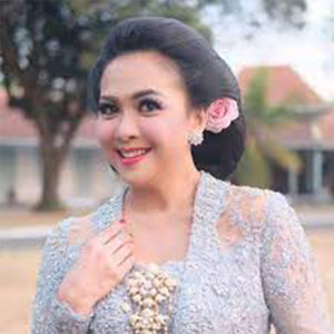 Listen to Sundari Soekotjo - Kr Moresko song with lyrics from Sundari Soekotjo