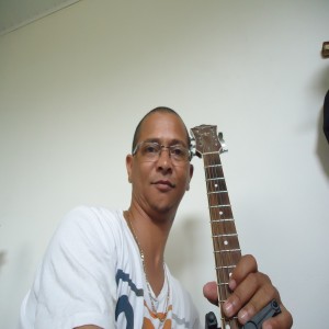 收聽Fabio Azevedo的Ai Que Tentação歌詞歌曲