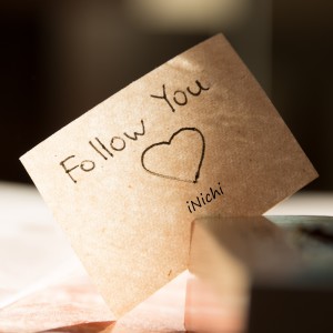 收聽iNichi的Follow You歌詞歌曲