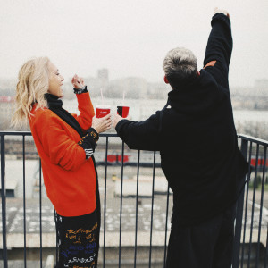 ดาวน์โหลดและฟังเพลง Marvel พร้อมเนื้อเพลงจาก Karina Koks