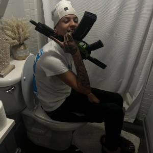 Big Hollowzz的專輯556 on da shitter (feat. Keezo) [Explicit]