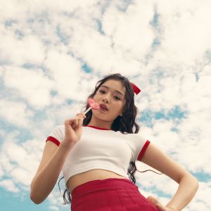 Dengarkan lagu สาวเชียร์ลีดเดอร์ (Live Version) nyanyian เบิ้ล ปทุมราช dengan lirik