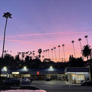 ดาวน์โหลดและฟังเพลง Go On My Own (feat. LORA) พร้อมเนื้อเพลงจาก Lucian