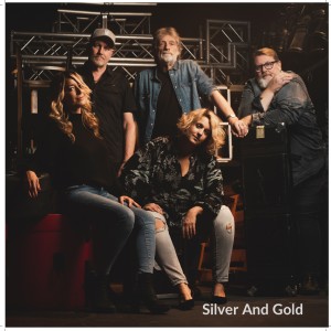 ดาวน์โหลดและฟังเพลง Silver and Gold พร้อมเนื้อเพลงจาก Sing Sing Sing