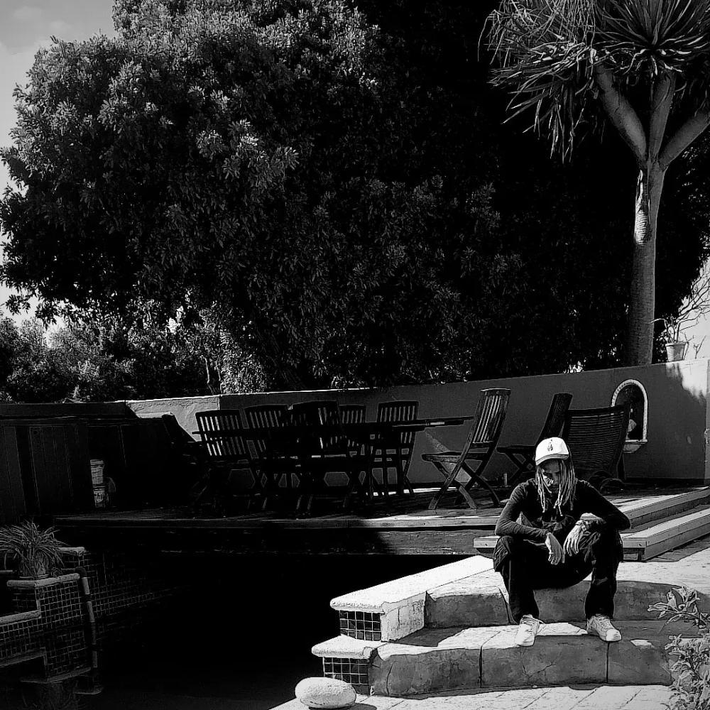 RED"RED (feat. MollySoundCrazy & YoungStudy) (Explicit)