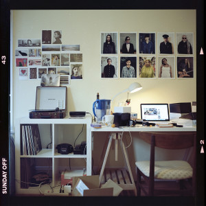 ดาวน์โหลดและฟังเพลง Someone Who Isn't Me พร้อมเนื้อเพลงจาก ggamang stereo