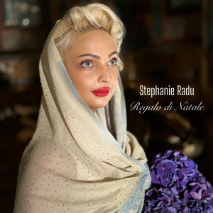 收聽Stéphanie Radu的Regalo di Natale歌詞歌曲