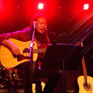 Listen to 妈妈的话 (录音室版) song with lyrics from 川子