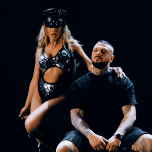 Listen to Nevasta Sau Amanta song with lyrics from Roxana Dobritoiu