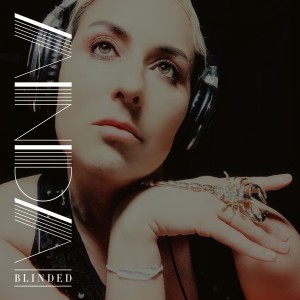ดาวน์โหลดและฟังเพลง Blinded พร้อมเนื้อเพลงจาก Anda