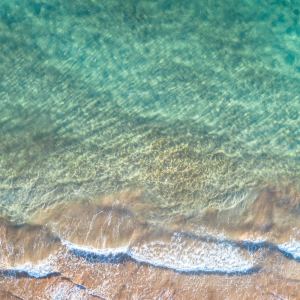 Dengarkan Underwater lagu dari Relaxing Music Therapy dengan lirik