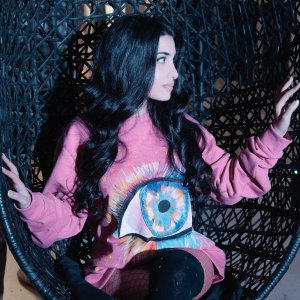 Dengarkan Hypnotized lagu dari Samra dengan lirik