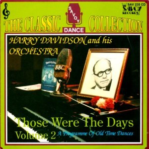 ดาวน์โหลดและฟังเพลง Medley: Fall in and Follow Me / I Do Like to Be Beside the Seaside / Hello! Hello! Who's Your Lady Friend / Take Me Back to Dear Old Blightey / Let's All Go Down the Strand / All the Nice Girls Love A (其他) พร้อมเนื้อเพลงจาก Harry Davidson and His Orchestra