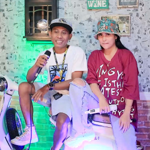 ดาวน์โหลดและฟังเพลง SITI พร้อมเนื้อเพลงจาก Arif Citenx