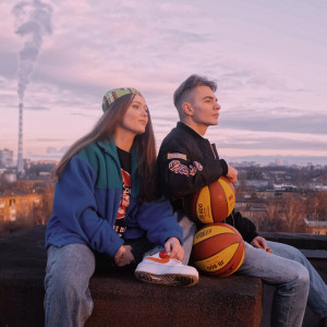 收聽Юность的Моя скучная юность歌詞歌曲