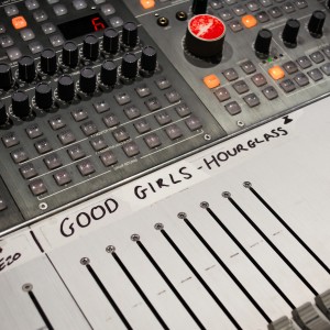 收聽Hourglass的Good Girls (Explicit)歌詞歌曲