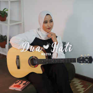 Listen to Dua Hati song with lyrics from Nadya
