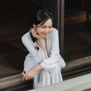 Listen to Mừng Ngày Phật Đản Sanh (Remix) song with lyrics from Nguyen Van Chung