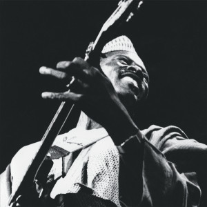 收聽Ali Farka Touré的Takamba (Instrumental) [2017 Remastered Version]歌詞歌曲