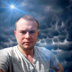 Listen to Счастье в глазах song with lyrics from Дмитрий Гревцев