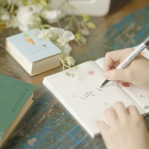 Listen to 나만 너 (Inst.) song with lyrics from 우아한