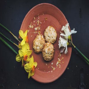 Listen to 비가 오는 날엔 song with lyrics from Dessert