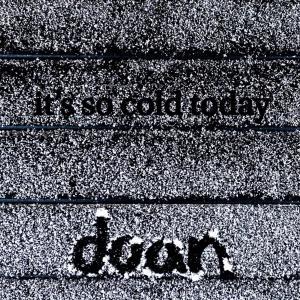 ดาวน์โหลดและฟังเพลง it's so cold today พร้อมเนื้อเพลงจาก Doan