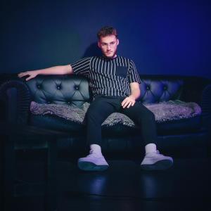 收聽Jess的C'EST LA WARZONE (Explicit)歌詞歌曲