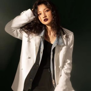 收听陈浅浅的只怪自己爱过头 (伴奏)歌词歌曲