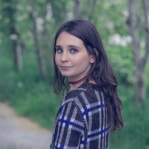 Dengarkan Run (Acoustic) lagu dari Roisin El Cherif dengan lirik