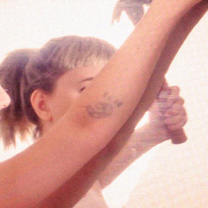 ดาวน์โหลดและฟังเพลง Juice พร้อมเนื้อเพลงจาก Toner