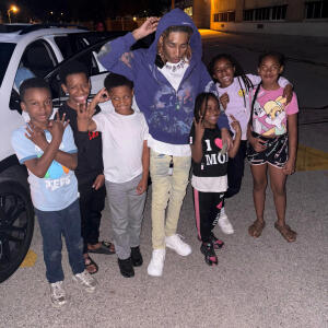 default playlist img