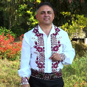 Listen to Noi Astăzi Ne-Am Luat De Mână song with lyrics from Lucian Dragan