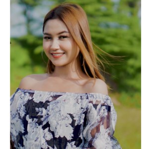 Dengarkan lagu Gusti Ora Sare (Jawa) nyanyian Dinda Dewi dengan lirik