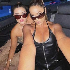 Dengarkan lagu loca people - sped up + reverb (Explicit) nyanyian Pearl dengan lirik