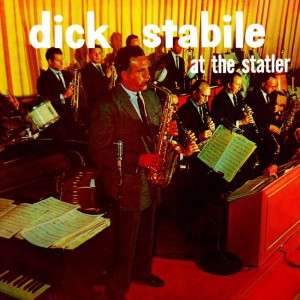 收聽Dick Stabile的Don't Blame Me歌詞歌曲