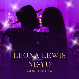 ดาวน์โหลดและฟังเพลง Kiss Me It's Christmas พร้อมเนื้อเพลงจาก Leona Lewis