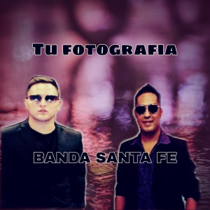Dengarkan lagu Tu Fotografia nyanyian Banda Santa Fe dengan lirik