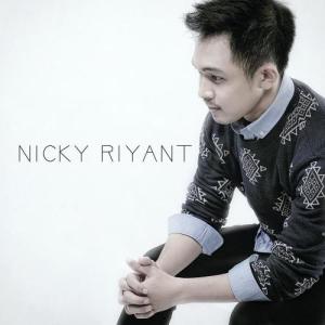 ดาวน์โหลดและฟังเพลง Cintaku Dikhianati พร้อมเนื้อเพลงจาก Nicky Riyant