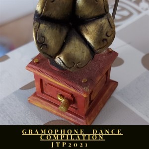 Dengarkan lagu Hulk (With Melody) nyanyian Agliardi dengan lirik