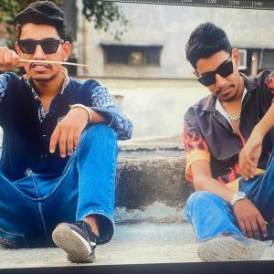 收聽Deepak Arora的Age Meri (Armani White) (Explicit)歌詞歌曲